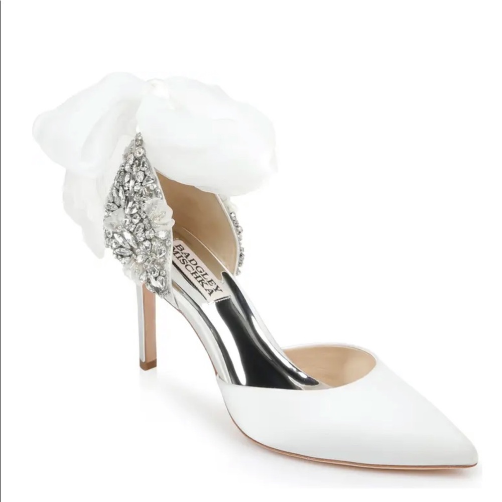 Badgley Mischka Bohemia Pump in Soft White